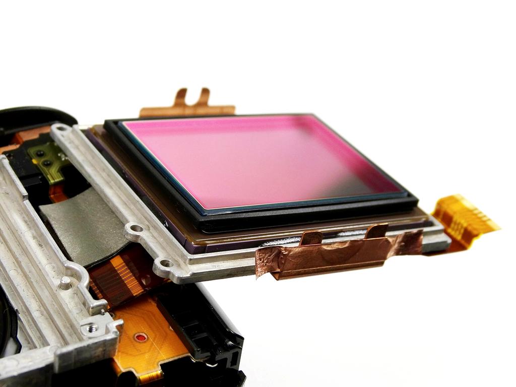 Minimalist water sensor floating on a clear lake